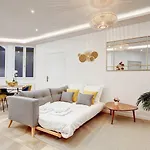 Martine Suite, Place De La Republique Paříž