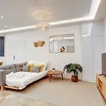 Martine Suite, Place De La Republique Apartmán *