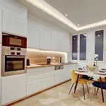Martine Suite, Place De La Republique * Paříž