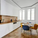 Martine Suite, Place De La Republique Paříž