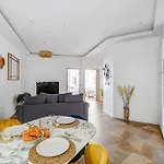 Martine Suite, Place De La Republique * Paříž