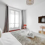 Martine Suite, Place De La Republique * Paříž