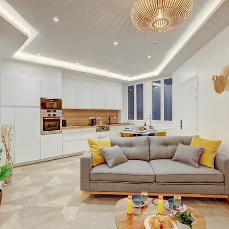 Martine Suite, Place De La Republique Appartement
