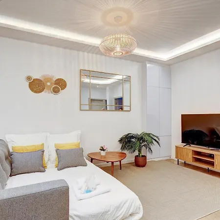 Apartment Martine Suite, Place De La Republique