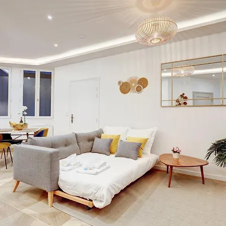 Martine Suite, Place De La Republique 파리