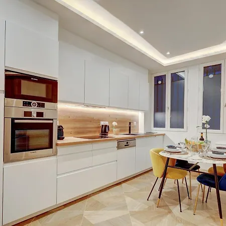 Martine Suite, Place De La Republique * 파리