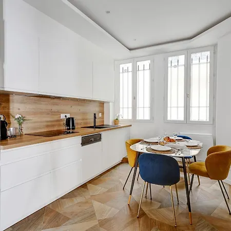 Martine Suite, Place De La Republique 파리