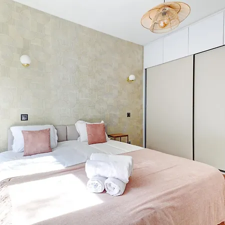 Martine Suite, Place De La Republique 파리