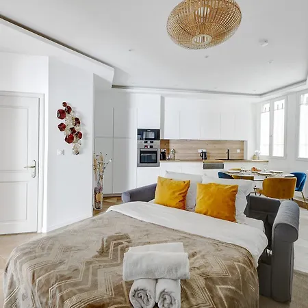 Martine Suite, Place De La Republique 파리