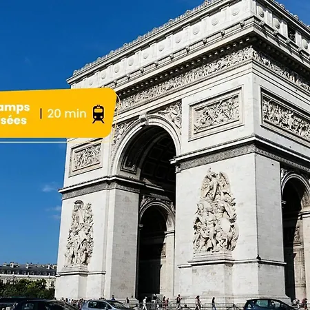 Martine Suite, Place De La Republique