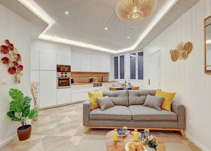 Martine Suite, Place De La Republique Apartment