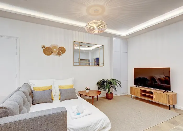 Apartment Martine Suite, Place De La Republique