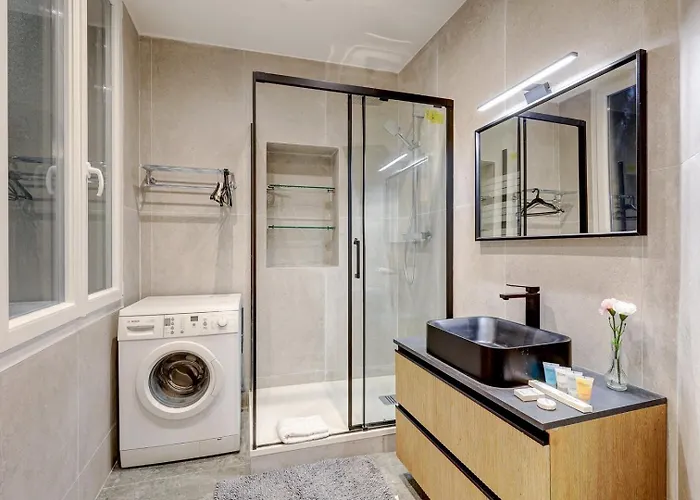 Martine Suite, Place De La Republique * Paris