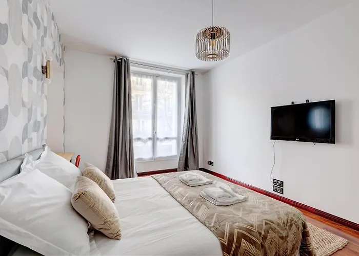 Martine Suite, Place De La Republique Apartment *