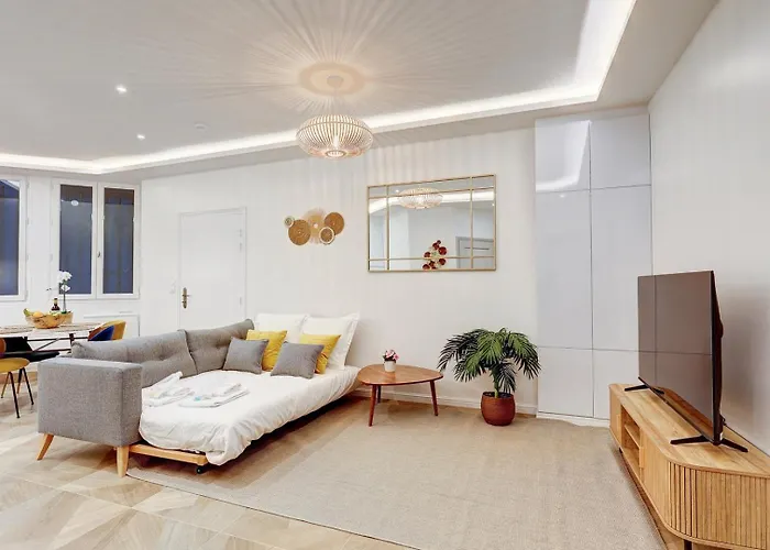 Martine Suite, Place De La Republique Apartment *