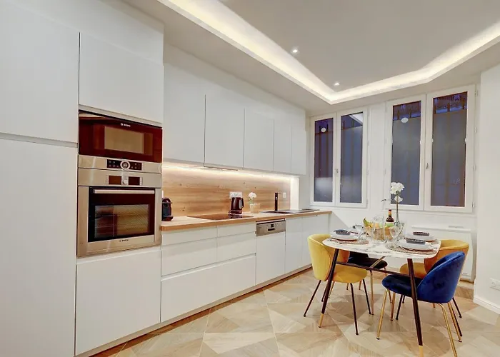 Martine Suite, Place De La Republique * Paris