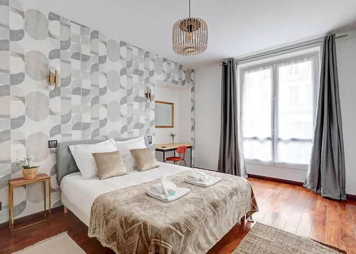 Martine Suite, Place De La Republique Apartment