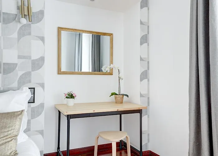 Martine Suite, Place De La Republique * Paris