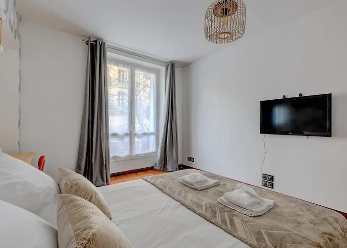 Martine Suite, Place De La Republique Apartment *