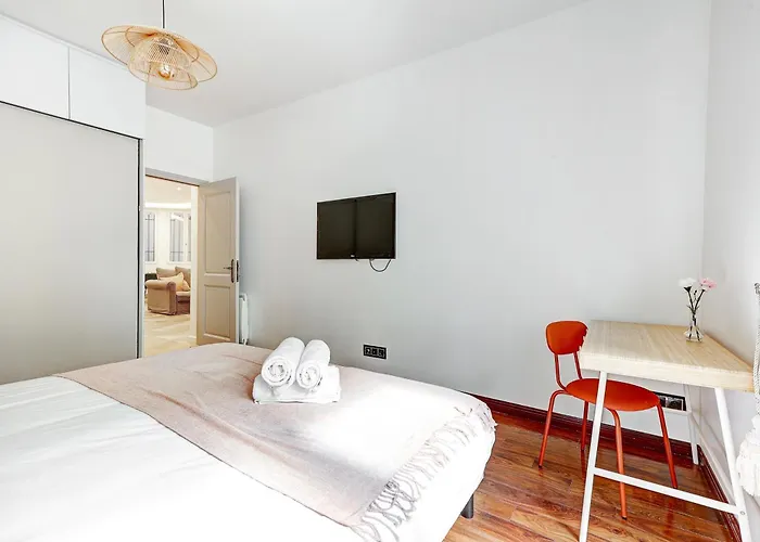 Martine Suite, Place De La Republique Apartment