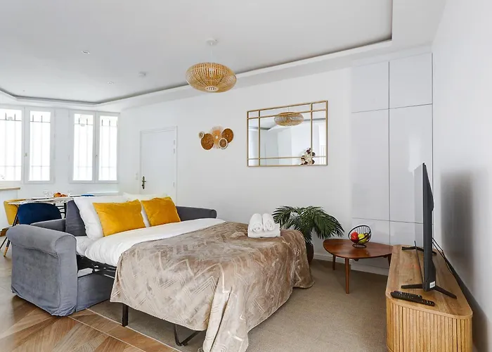 Martine Suite, Place De La Republique Apartment Paris