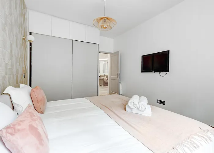 Apartment Martine Suite, Place De La Republique *