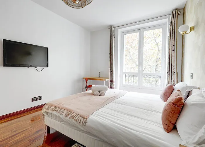 Martine Suite, Place De La Republique Apartment *
