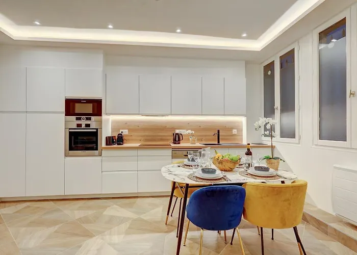 Apartment Martine Suite, Place De La Republique Paris