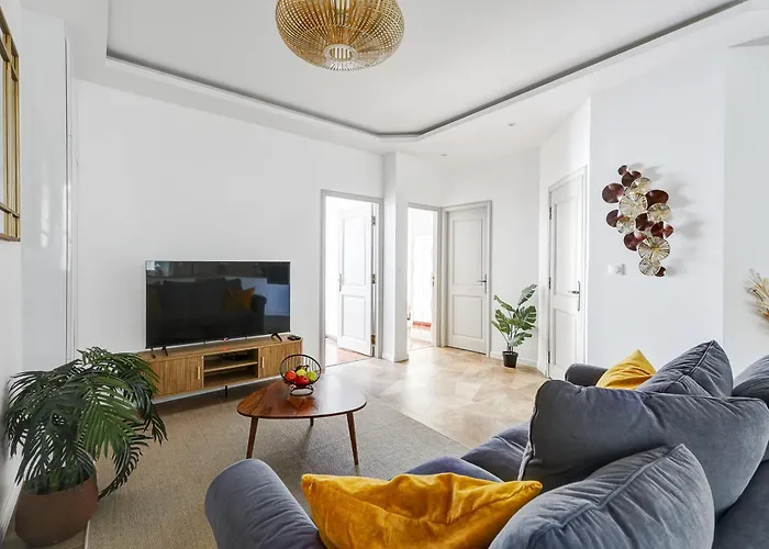 Martine Suite, Place De La Republique Apartment *