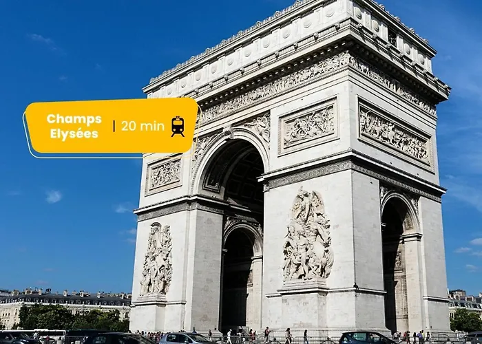 Martine Suite, Place De La Republique